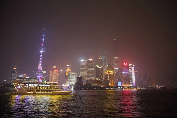 Szanghaj Bund - 13 lipca, 2015 Pudong Lujiazui nightscape — Zdjęcie stockowe