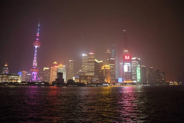 Szanghaj Bund - 13 lipca, 2015 Pudong Lujiazui nightscape — Zdjęcie stockowe