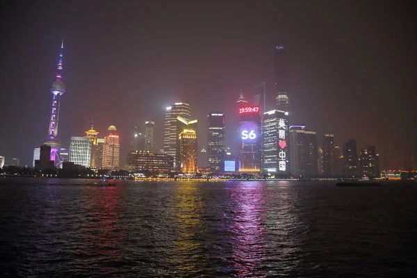 Σανγκάη, Κίνα - Ιούλιος 13 2015, Shanghai bund και Pudong Lujiaz — Φωτογραφία Αρχείου