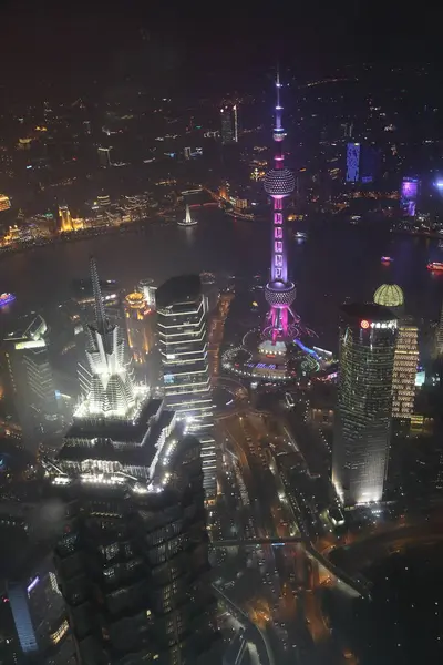 Shanghai, Kína - 14 2015 júliusáig: Shanghai Pudong-Lujiazui épület — Stock Fotó