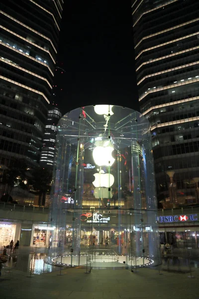 Shanghai, China - juli 14 2015: Lujiazui Apple store — Stockfoto