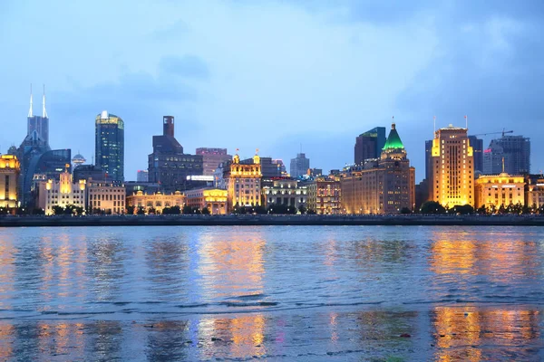 Vista noturna do Bund Shanghai — Fotografia de Stock