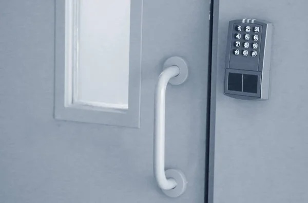 Блокировка двери пароля — стоковое фото