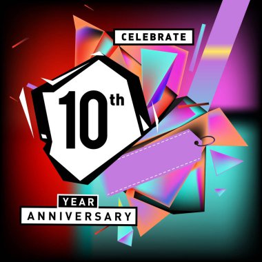 Yıldönümü Kartı renkli arka plan ile. doğum günü logosu geometrik renkli arka plan üzerinde.