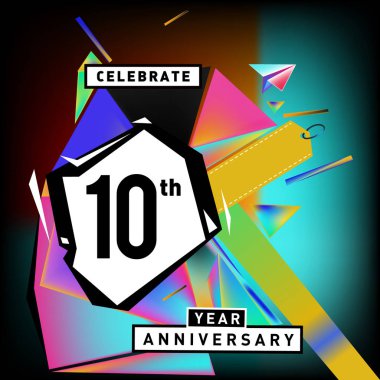 Yıldönümü Kartı renkli arka plan ile. doğum günü logosu geometrik renkli arka plan üzerinde.