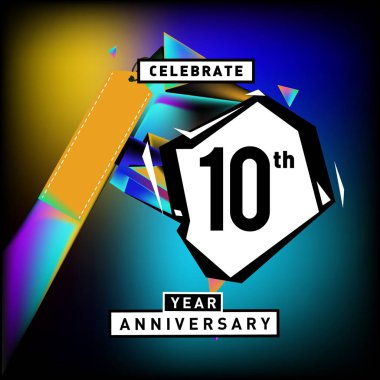 Yıldönümü Kartı renkli arka plan ile. doğum günü logosu geometrik renkli arka plan üzerinde.