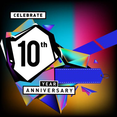 Yıldönümü Kartı renkli arka plan ile. doğum günü logosu geometrik renkli arka plan üzerinde.