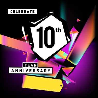 Yıldönümü Kartı renkli arka plan ile. doğum günü logosu geometrik renkli arka plan üzerinde.