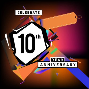 Yıldönümü Kartı renkli arka plan ile. doğum günü logosu geometrik renkli arka plan üzerinde.