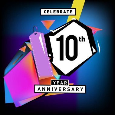 Yıldönümü Kartı renkli arka plan ile. doğum günü logosu geometrik renkli arka plan üzerinde.