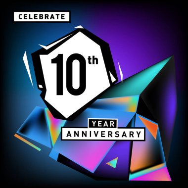 Yıldönümü Kartı renkli arka plan ile. doğum günü logosu geometrik renkli arka plan üzerinde.