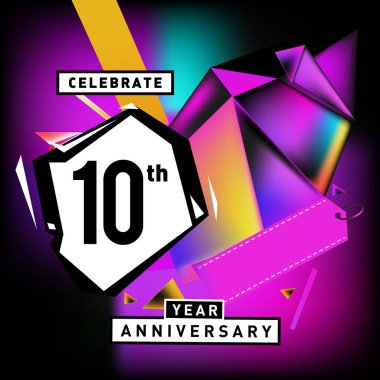 Yıldönümü Kartı renkli arka plan ile. doğum günü logosu geometrik renkli arka plan üzerinde.