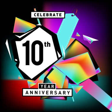 Yıldönümü Kartı renkli arka plan ile. doğum günü logosu geometrik renkli arka plan üzerinde.