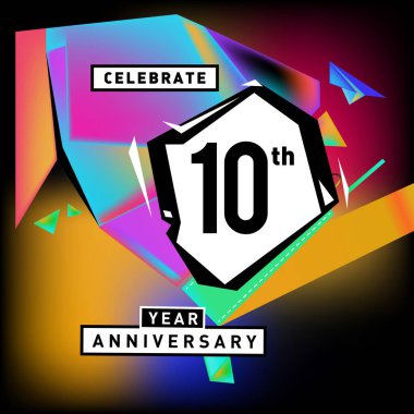 Yıldönümü Kartı renkli arka plan ile. doğum günü logosu geometrik renkli arka plan üzerinde.