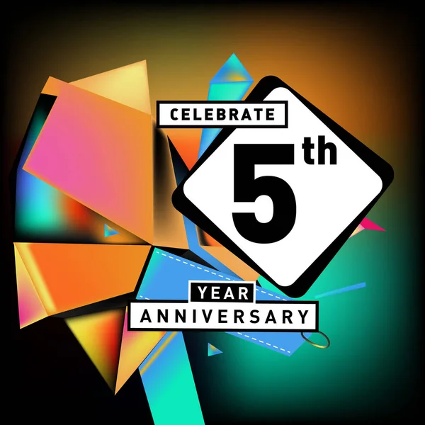 第五年周年纪念卡 背景丰富多彩 五年的生日标志在几何多彩的背景 — 图库矢量图片