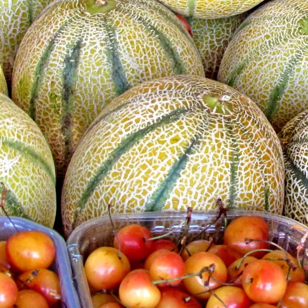 Tel Aviv kersen fruit en meloenen 2012 — Stockfoto