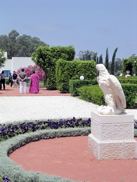 Akko Bahai Gardens skulptur av örn 2004 — Stockfoto