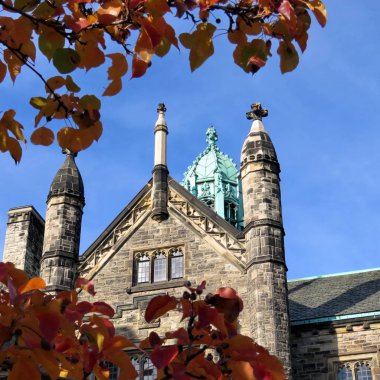 Toronto Üniversitesi üst kısmı Trinity College 2016