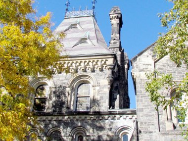  Toronto Üniversitesi ana bina pencere 2015
