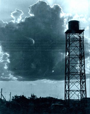 Yangiyer su kulesi ve bulut 1962