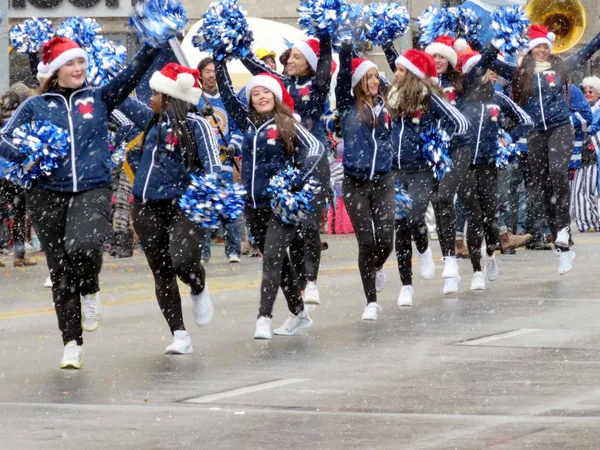 Toronto Santa Claus Parade dancing girls 2016 — Stock Photo, Image