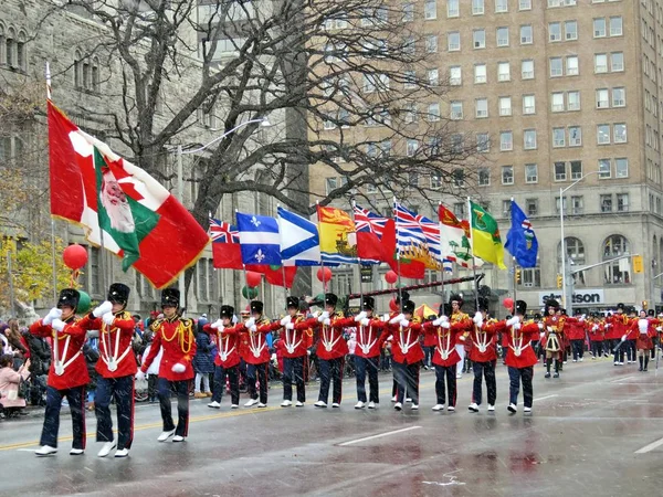 Toronto Santa Claus Parade bayrak taşıyıcılar 2016 — Stok fotoğraf