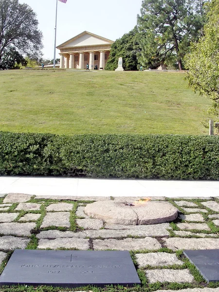 阿灵顿公墓乔因肯尼迪坟墓2004年10月 — 图库照片