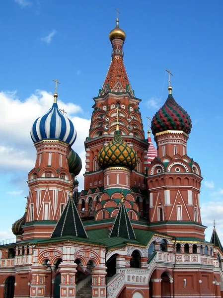Moskou torens van Saint Basil de gezegende mei 2011 — Stockfoto