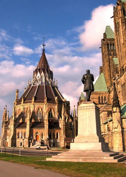 Kütüphane Mayıs 2008 yakınlarındaki Ottawa parlamento Anıtı