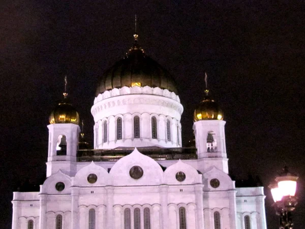 Moscú Catedral de Cristo Salvador frontón noche abril 2011 — Foto de Stock