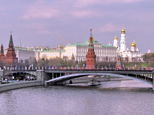 Ponte de pedra grande de Moscou abril 2011 — Fotografia de Stock