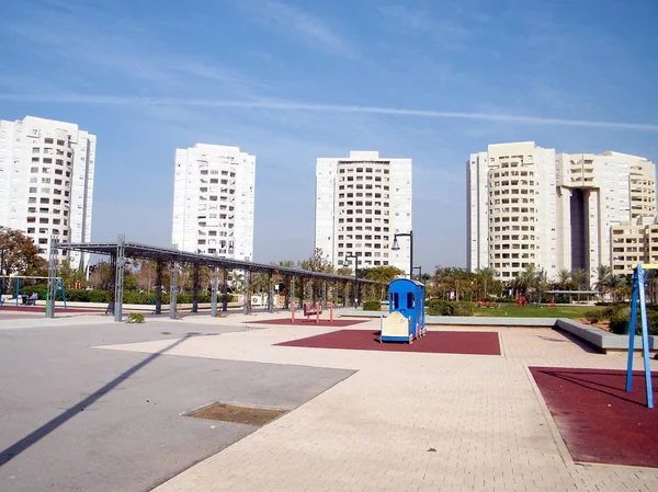 Veya Yehuda Neve Rabin büyük donanımlı bahçesinde 2011 — Stok fotoğraf