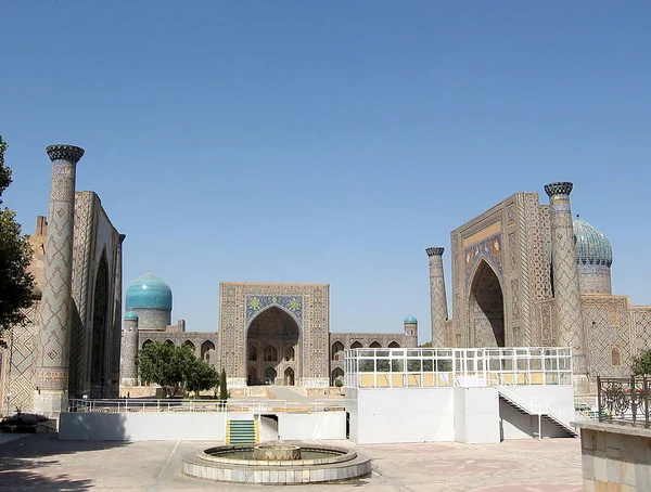 Minarets of Registan，Samarkand，乌兹别克斯坦 — 图库照片