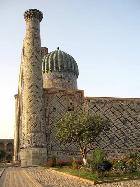 Samarkand Registan Sher-Dor Madrasah at sunset 2007 — Stock Photo, Image