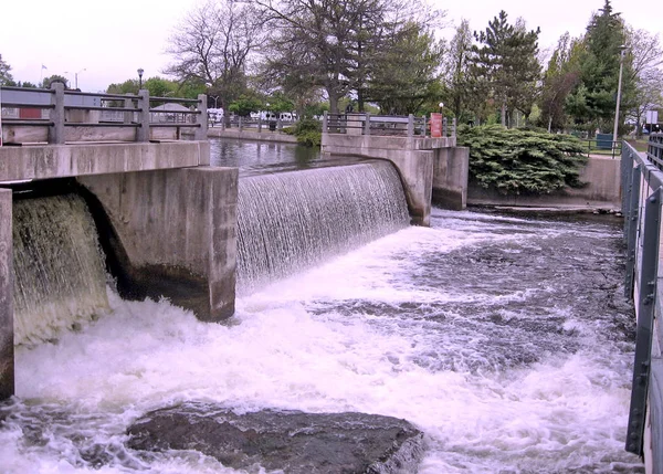 Rideau Canal Smiths Falls water discharge from the dam May 2008 — Stock Photo, Image