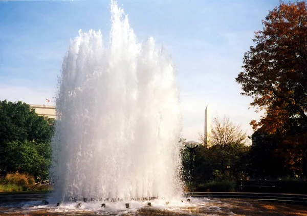 Washington fountain in Robert Latham Owen Park 2000 — Stock Photo, Image