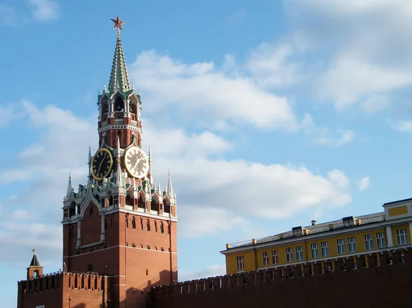 Moscow Kremlin Spasskaya Tower at sunset 2011 — Stock Photo, Image