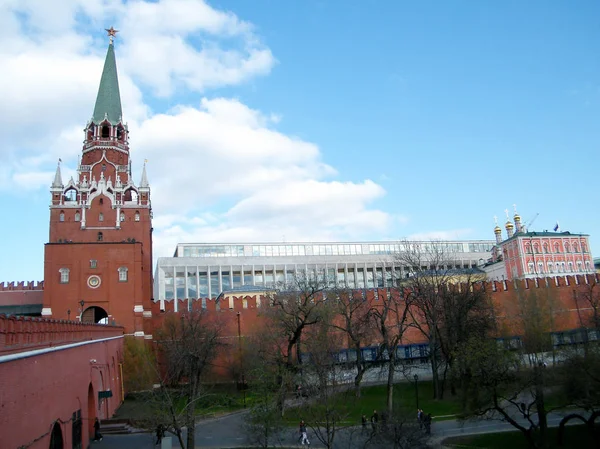 Московський кремль Троїцька Надбрамна башта та Палацу конгресів 2011 — стокове фото