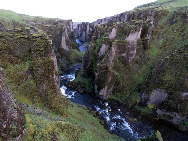 冰岛美丽的景色 fjadrargljufur 峡谷2017 — 图库照片
