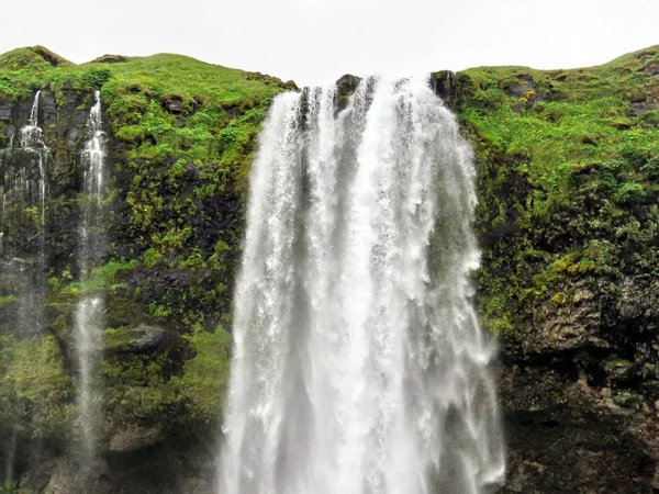 Islandia 2017 wodospad Seljalandsfoss — Zdjęcie stockowe