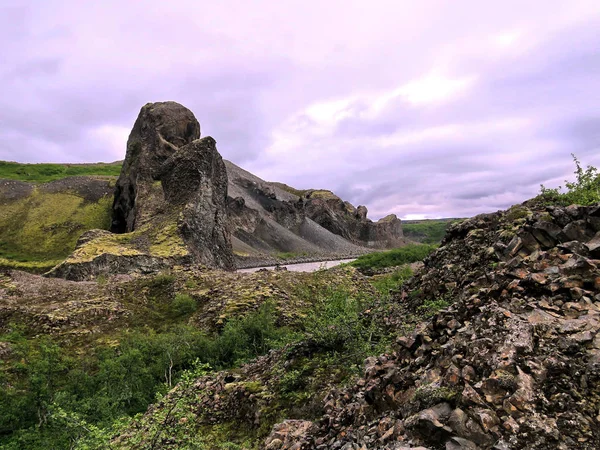 İzlanda Hljodaklettar Peyzaj taş oluşumları 2017 ile — Stok fotoğraf