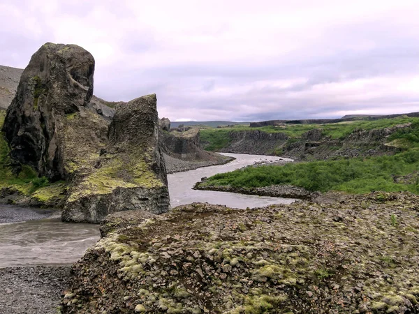 Islandia Hljodaklettar el paisaje con formaciones rocosas 2017 — Foto de Stock