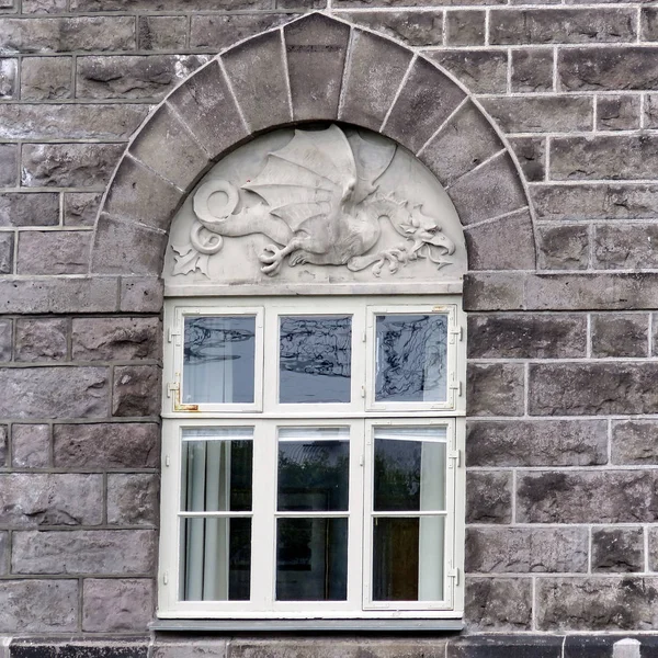 Iceland Parliament window with a dragon 2017 — Stock Photo, Image