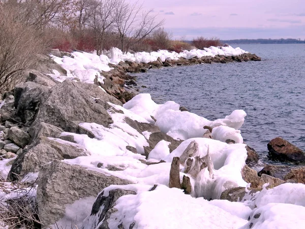 Toronto Lake a vista da costa de inverno 2018 — Fotografia de Stock