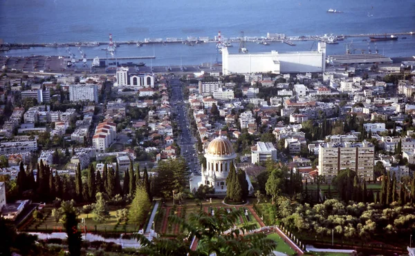 Haifa veduta del Santuario di Bab e porto maggio 2002 — Foto Stock