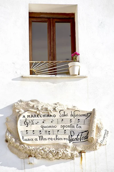 Marechiaro Italiaanse visserij dorp van Napels gevierd venster Stockafbeelding