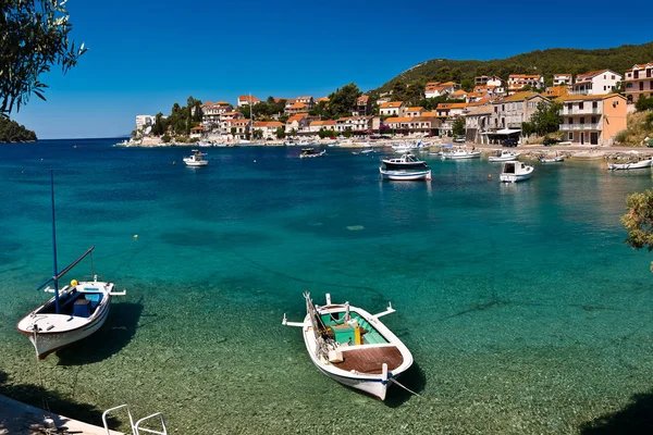 Brna vila piscatória Croácia paisagem marinha — Fotografia de Stock