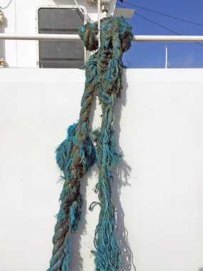 bir balıkçı teknesine demirleme hattı