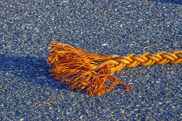 Vázací lano v přístavu — Stock fotografie