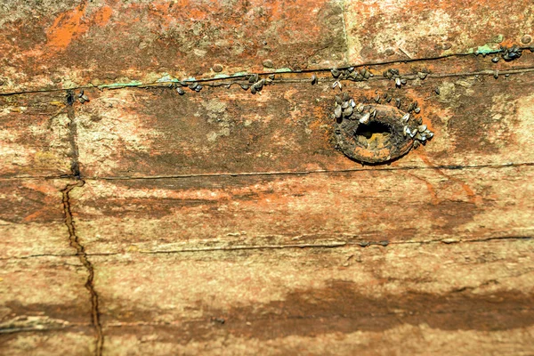 오래 된 우주선의 배 벽에 포탄 — 스톡 사진